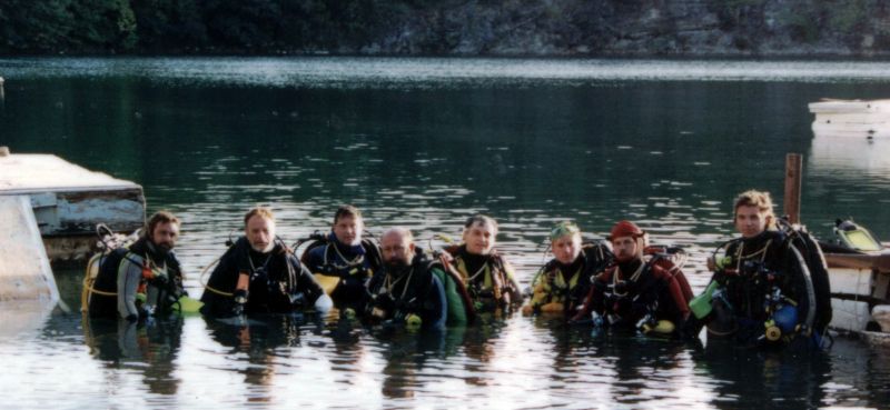 The first Trimix course taught in the Midwest United States. Instructors; Tom Mount (2nd from left) & Gary Taylor (5th from left). Note: Trimix student Dan Manion is 3rd from left.