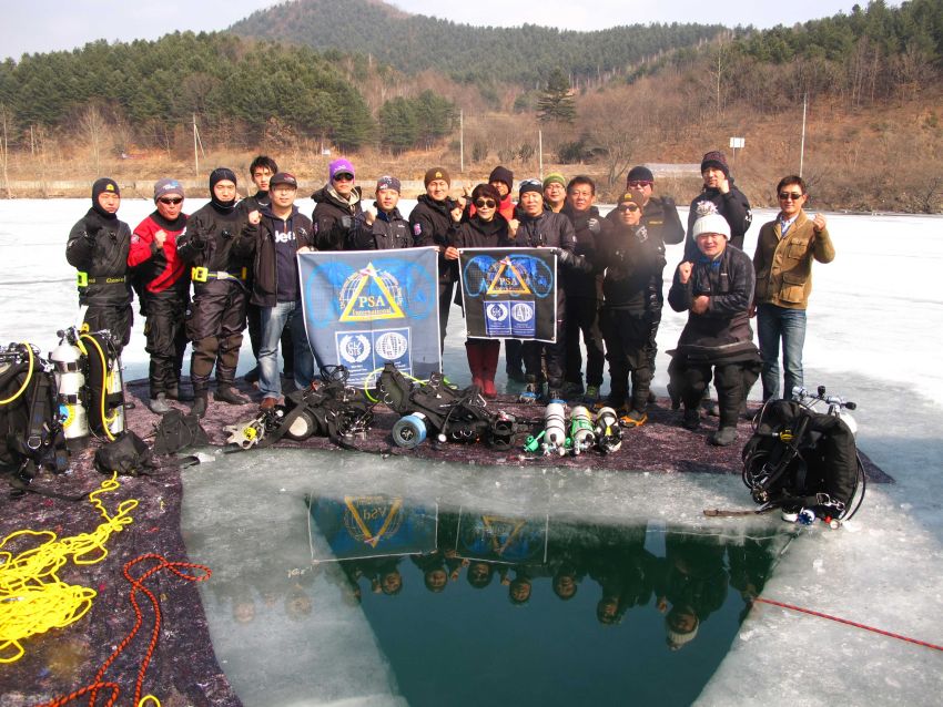 korea ice diving festival 2014