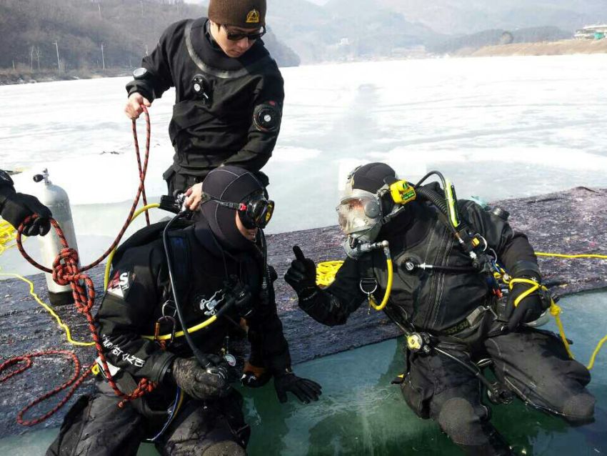 korea ice diving festival 2014