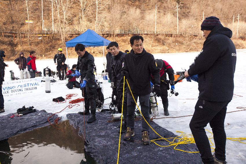 korea ice diving festival 2015